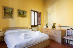 Cozy classic Italian house near Santa Croce, on the Lungarno